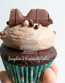 Kinder bueno cupcakes for all bueno and chocolate lovers